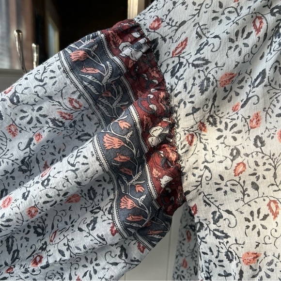 Saylor/Revolve Women’s Bohemian Oversized Floral Blouse, Size Small, #85 - Picture 4 of 11